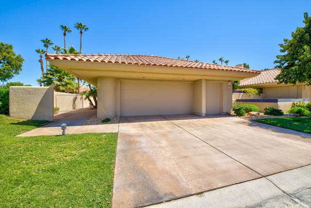212 S Kavenish Drive, Rancho Mirage CA: https://media.crmls.org/mediaz/4d57bf07-b2b5-4230-a736-1b780ce6976e.jpg