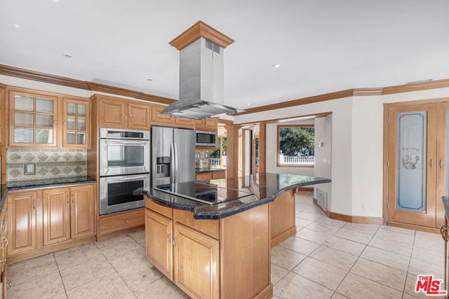 3200 Oakley Drive, Los Angeles CA: https://media.crmls.org/mediaz/4d57c665-9273-4cb9-947f-340479adbbbb.jpg