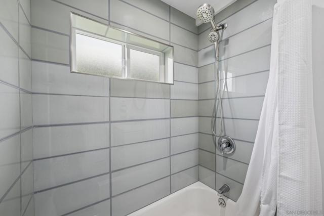 215 N Granados Ave, Solana Beach CA: https://media.crmls.org/mediaz/4d589422-5c49-4b9c-b277-6ac5518fd5b8.jpg