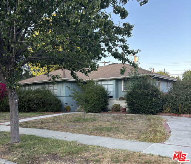 6518 Quakertown Avenue, Woodland Hills CA: https://media.crmls.org/mediaz/4d58b2df-f380-4765-8caa-4d3f45dd277c.jpg