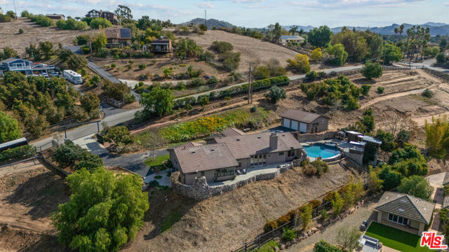32070 Via Vera, Bonsall CA: https://media.crmls.org/mediaz/4d58ed06-a544-4544-a6da-a19220043391.jpg