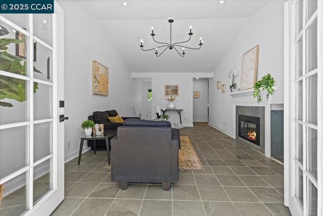 491 Camelback Rd, Pleasant Hill CA: https://media.crmls.org/mediaz/4d59062a-d1a0-4c40-bd9b-e6afdb4edbf4.jpg