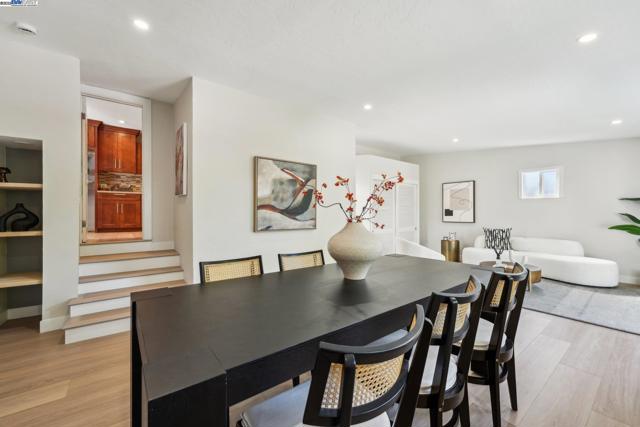 431 Alameda De Las Pulgas, Redwood City CA: https://media.crmls.org/mediaz/4d590948-645c-480e-93dc-bbc30104d7e4.jpg
