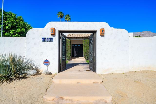 52685 Avenida Ramirez, La Quinta CA: https://media.crmls.org/mediaz/4d5922ee-0329-4ae2-9ac7-558b2c7e5979.jpg