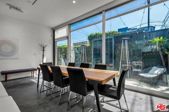 17 North Venice Boulevard photo 6