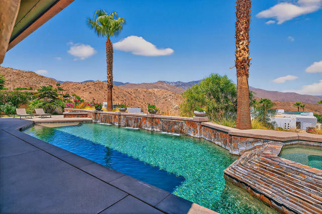 9 Rockcrest, Rancho Mirage CA: https://media.crmls.org/mediaz/4d597c41-7969-4b81-9e09-1548a13a67b2.jpg