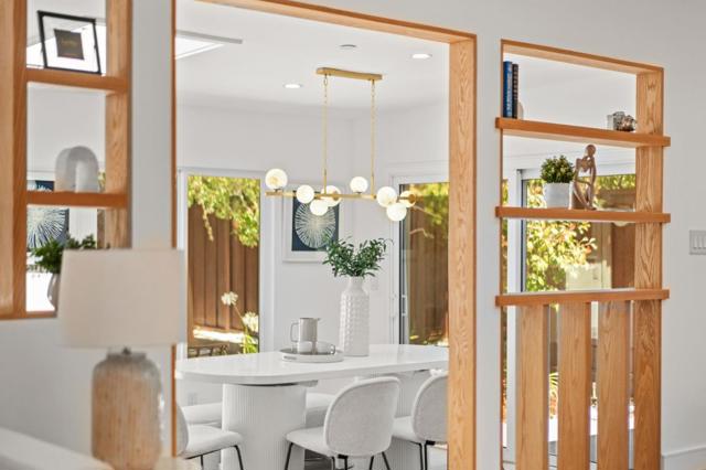 2049 Santa Cruz Avenue, Menlo Park CA: https://media.crmls.org/mediaz/4d59c3f5-9de4-4cd9-8cd9-3ee5147e1133.jpg