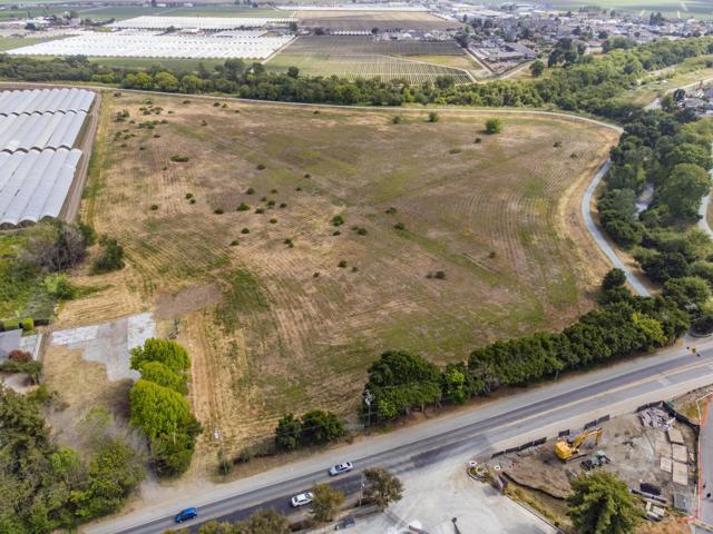 30 Riverside Road, Watsonville CA: https://media.crmls.org/mediaz/4d5a5788-24ad-49d5-99b2-4070897bc354.jpg