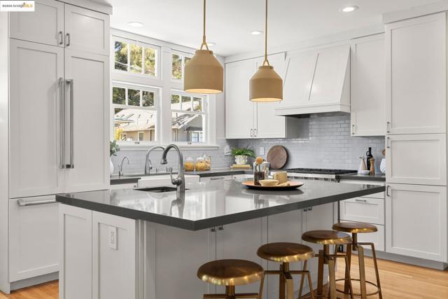 2842 Ashby Ave, Berkeley CA: https://media.crmls.org/mediaz/4d5a67d3-99de-4d3c-8c14-690ce453d1ed.jpg