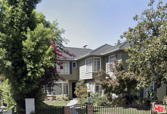 4441 Forman Avenue, Toluca Lake CA: https://media.crmls.org/mediaz/4d5a6846-c2de-4496-8c3c-71eff8a17cda.jpg