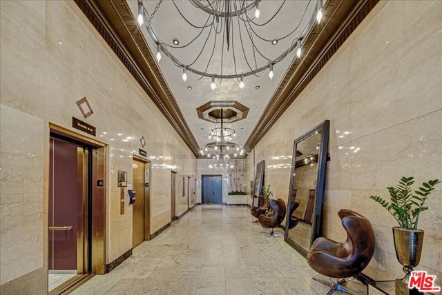 460 S SPRING Street, Los Angeles CA: https://media.crmls.org/mediaz/4d5ac65d-deb6-4e49-98ef-5ba71300e4d9.jpg