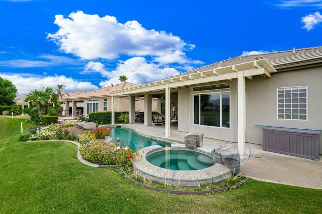 44580 S Heritage Palms Drive, Indio CA: https://media.crmls.org/mediaz/4d5ad6f3-d721-4278-868d-9b36806b75fe.jpg