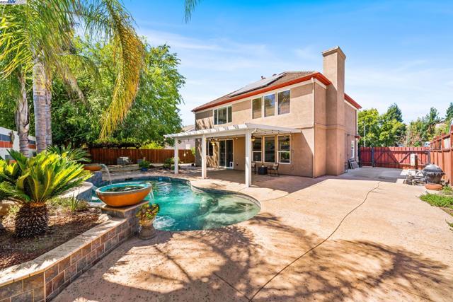 635 Eliot Dr, Livermore CA: https://media.crmls.org/mediaz/4d5ae197-0bef-4040-a42c-db19685122a9.jpg
