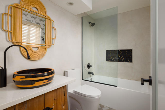 201 Augusta Drive, Palm Desert CA: https://media.crmls.org/mediaz/4d5aef40-1756-4b32-b20d-ec72e5bac468.jpg