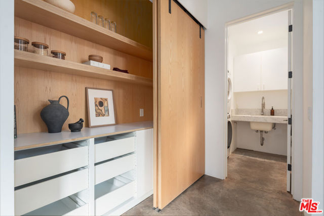 509 Santa Clara Avenue, Venice CA: https://media.crmls.org/mediaz/4d5b3370-6c9a-4bb0-87bd-6260cb4500b3.jpg