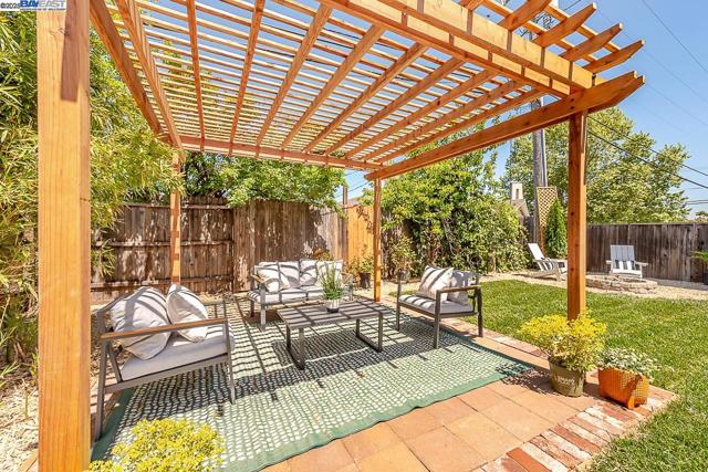 697 Lakewood Dr, Sunnyvale CA: https://media.crmls.org/mediaz/4d5be62b-3151-41d7-bad4-da2c22f884c1.jpg
