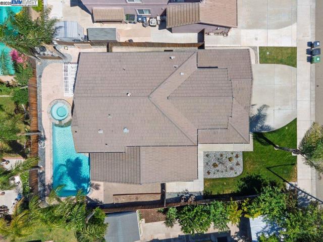 2315 Sabrina Way, Tracy CA: https://media.crmls.org/mediaz/4d5ccf21-3400-4e69-b97c-0f36c83866a2.jpg