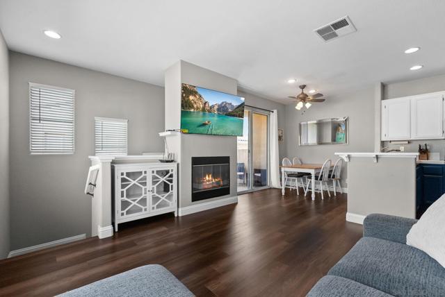 10860 Ivy Hill Dr, San Diego CA: https://media.crmls.org/mediaz/4d5ced09-0f3a-411f-905f-5cc46cfd7c15.jpg