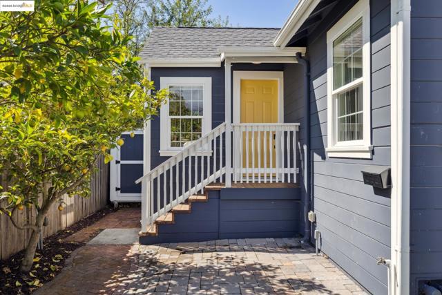 1642 10Th St, Berkeley CA: https://media.crmls.org/mediaz/4d5d58f5-6aa4-40b0-8799-cd7fd473384d.jpg