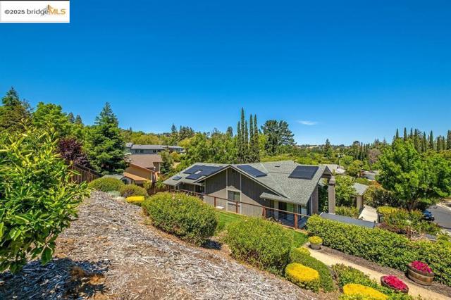 1431 Huston Rd, Walnut Creek CA: https://media.crmls.org/mediaz/4d5d95ea-6281-4fbc-a47a-067ea2204626.jpg