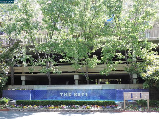 470 N Civic Dr., Walnut Creek CA: https://media.crmls.org/mediaz/4d5df093-5f9c-4f6c-946d-5db697006177.jpg