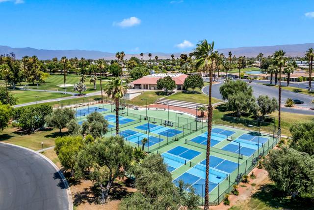 39231 Hidden Water Place, Palm Desert CA: https://media.crmls.org/mediaz/4d5e204b-5834-4421-9a3d-9b045211b1bb.jpg