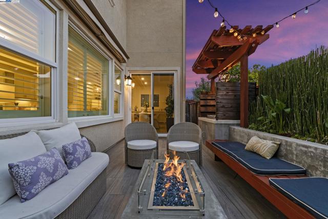318 Paradiso Ct, San Ramon CA: https://media.crmls.org/mediaz/4d5ea36a-5033-4d31-a2e6-6fa5f0d1b407.jpg