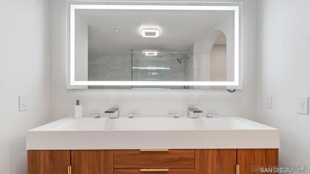 Image 15 of 32 For 8301 Rio San Diego Dr  7
