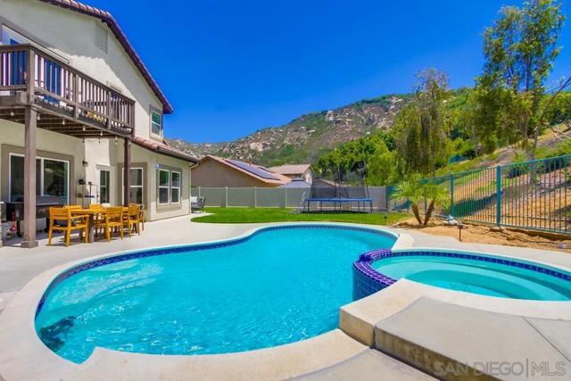 3207 Meadow Side Pl, Escondido CA: https://media.crmls.org/mediaz/4d5f0a75-7e6d-4212-9968-5b2d61a35151.jpg