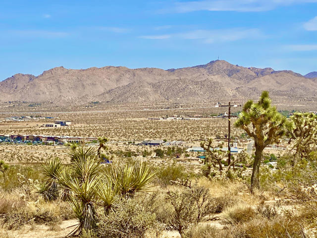 104 Bandera Road, Yucca Valley CA: https://media.crmls.org/mediaz/4d5f1dcf-b260-45b5-b4ec-9e0968590475.jpg