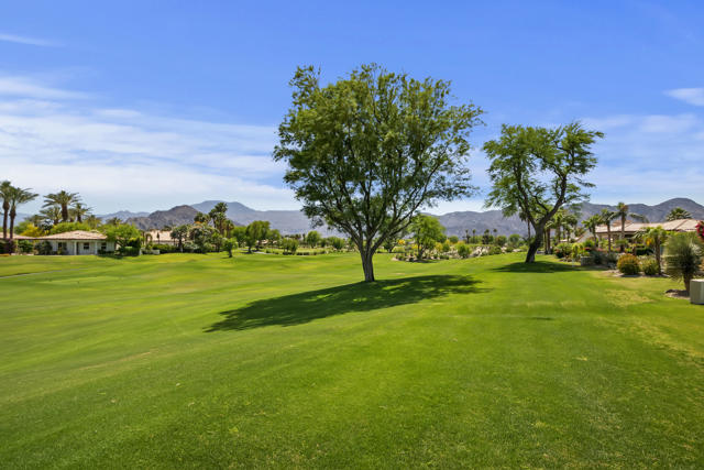 48644 Vista Palomino, La Quinta CA: https://media.crmls.org/mediaz/4d5f4626-4c13-42d1-a4d3-3ec4065f012e.jpg