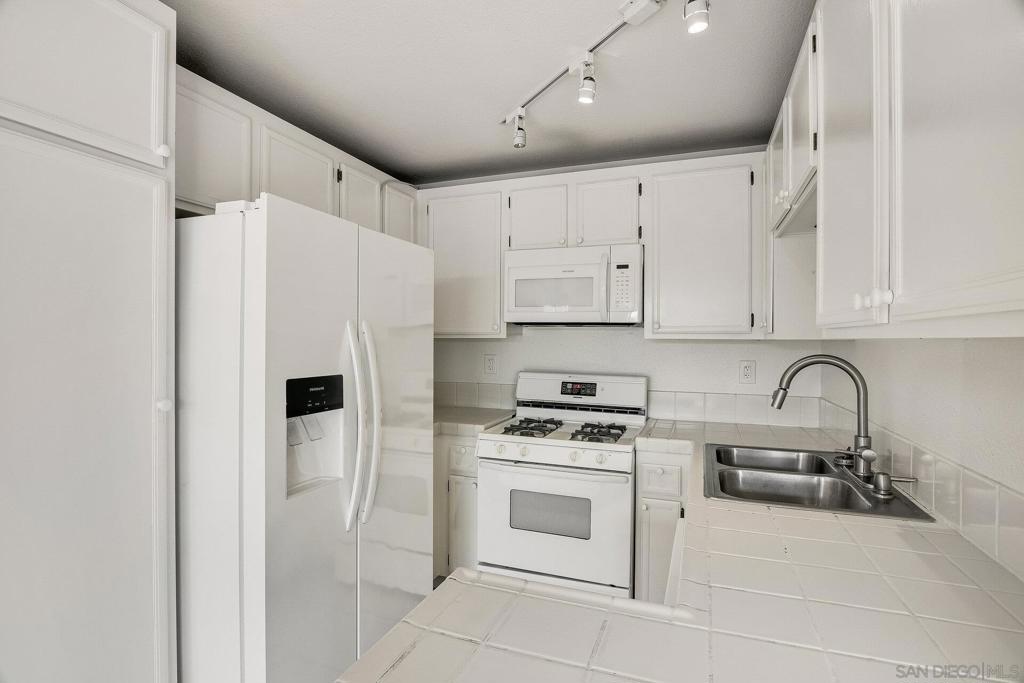 MLS #250035691SD img 10