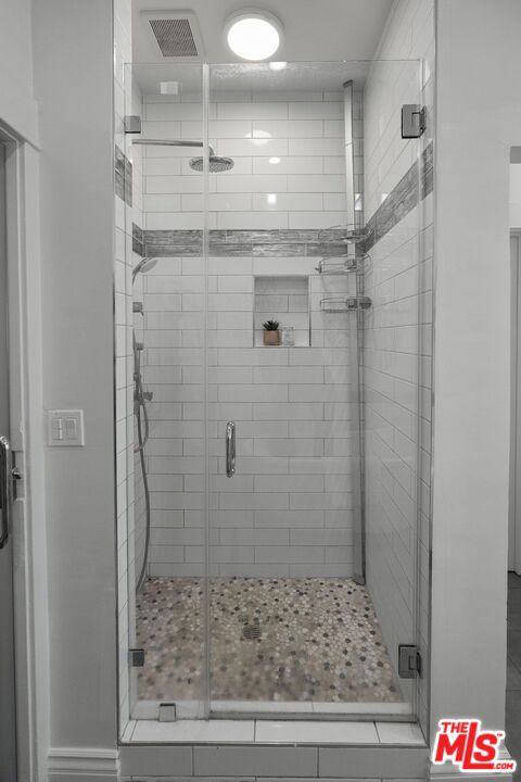 251 S Ardmore Avenue, Los Angeles CA: https://media.crmls.org/mediaz/4d5f9910-2f25-4e06-9009-5bfef36f0422.jpg