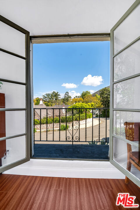 3137 Lindo Street, Los Angeles CA: https://media.crmls.org/mediaz/4d5fd7d0-82d7-48ef-a947-332ff918f505.jpg