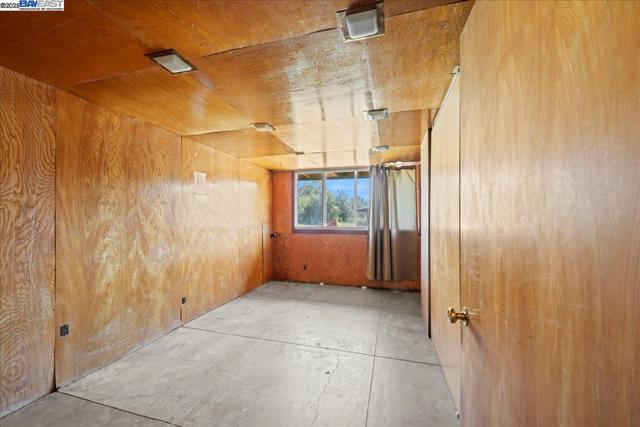 6400 Mines Rd, Livermore CA: https://media.crmls.org/mediaz/4d609356-78b5-4cb8-962a-bc47ee0603ab.jpg