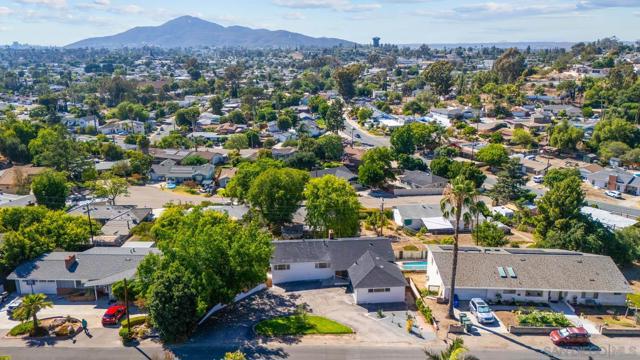 198 Croydon Ln, El Cajon CA: https://media.crmls.org/mediaz/4d60d920-65bc-4971-85da-2061be0d7273.jpg