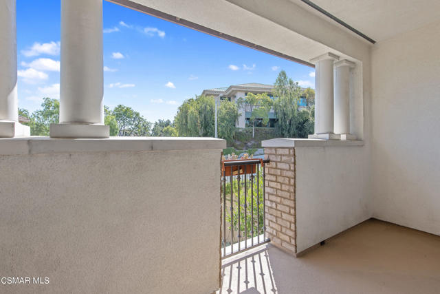 89 Jensen Court, Thousand Oaks CA: https://media.crmls.org/mediaz/4d611c7d-3d7b-4efe-bc0b-1ba6d916229e.jpg