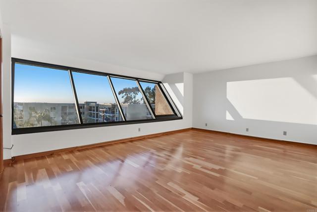 230 W Laurel Street, San Diego CA: https://media.crmls.org/mediaz/4d6164ac-f9b6-4eb2-82ee-88f442ba5593.jpg