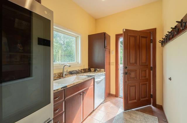 383 Corral De Tierra Road, Salinas CA: https://media.crmls.org/mediaz/4d616f50-2597-4367-b5ef-aea54def4769.jpg