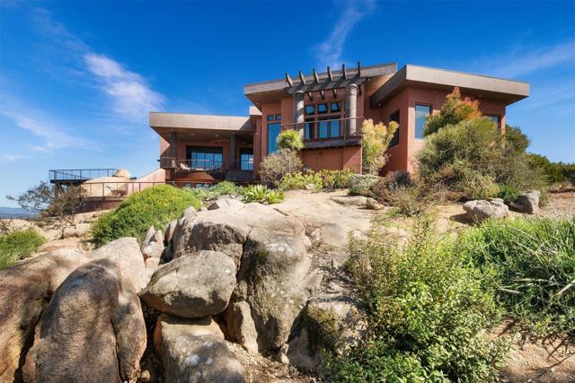 19210 Highland Hills Dr, Ramona CA: https://media.crmls.org/mediaz/4d617d80-321e-46a7-8e2b-dcdfb7bda295.jpg