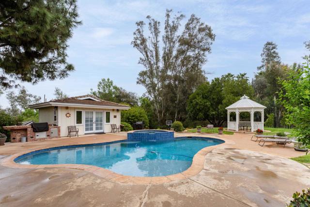 16327 Woodson View Rd, Poway CA: https://media.crmls.org/mediaz/4d6223e0-1ed6-445c-a756-c6995219081c.jpg