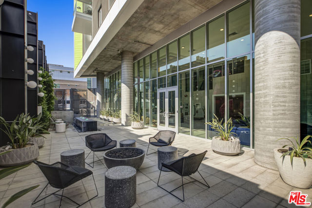 5750 E Hollywood Boulevard, Los Angeles CA: https://media.crmls.org/mediaz/4d62729c-f090-47d0-a783-0644df273024.jpg