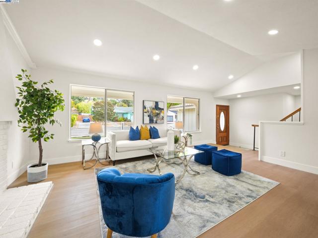 425 Lexington Dr, Vallejo CA: https://media.crmls.org/mediaz/4d6337e4-e2ef-4d37-b7d9-a8d21aa78ec1.jpg