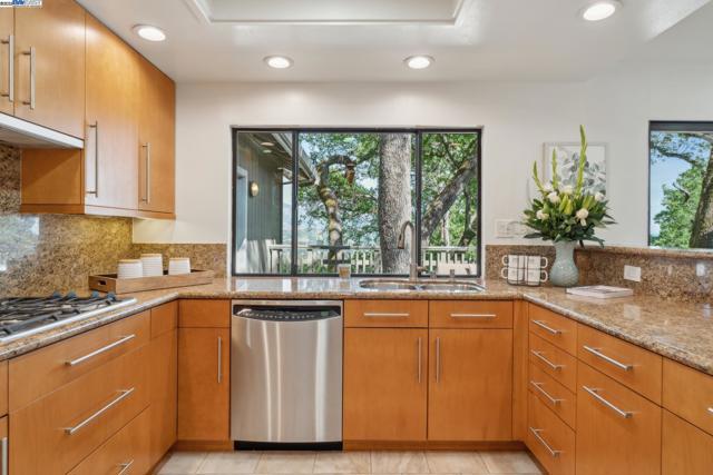 361 Castle Crest Rd, Alamo CA: https://media.crmls.org/mediaz/4d635c6d-7413-45e3-be44-52adb6defe3d.jpg