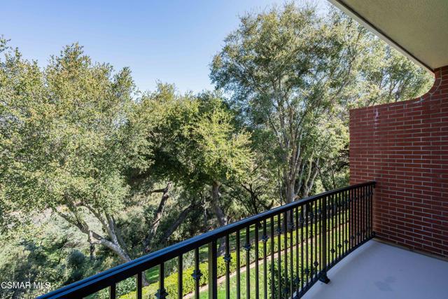 2306 Heatherbank Court, Thousand Oaks CA: https://media.crmls.org/mediaz/4d6372f0-a5e1-4ef5-ac14-e7e7ea6a9a91.jpg