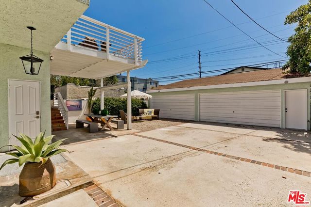 4417 Campbell Drive, Los Angeles CA: https://media.crmls.org/mediaz/4d637bb4-7924-4a06-8757-f9b89a02afa4.jpg