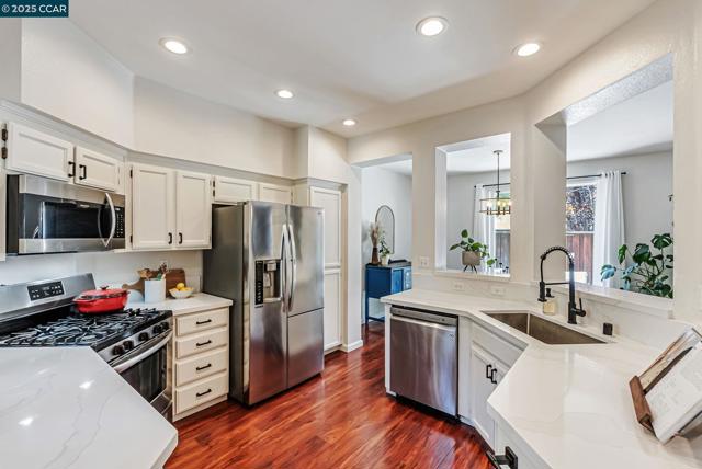 10630 Roys Hill Ln, Dublin CA: https://media.crmls.org/mediaz/4d63a1a7-9a0c-45d8-9245-abe61752effe.jpg