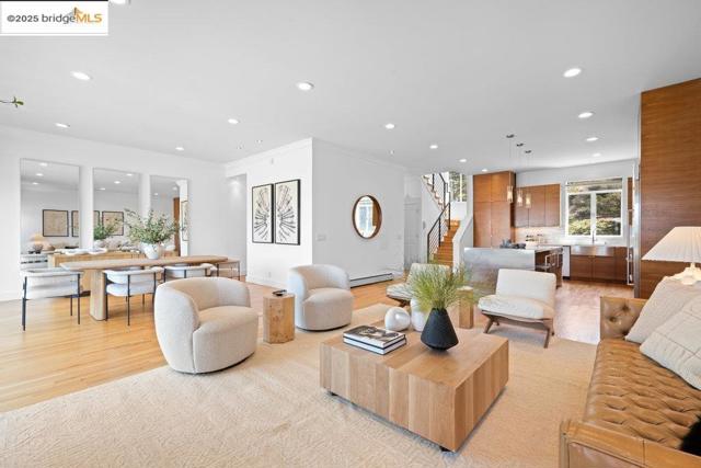 678 Clipper St, San Francisco CA: https://media.crmls.org/mediaz/4d64b3e4-029c-4de9-a090-850fc4c17e5b.jpg