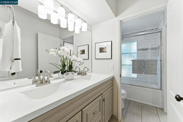 1660 San Luis Rd, Walnut Creek CA: https://media.crmls.org/mediaz/4d64d4c9-bedc-42fb-b0a6-e129b78672cd.jpg