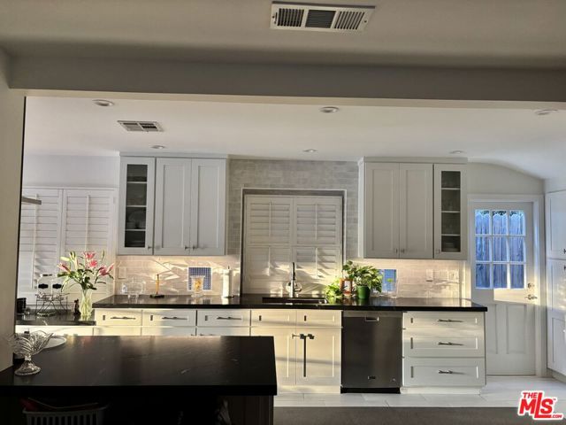 22491 Domingo Road, Woodland Hills CA: https://media.crmls.org/mediaz/4d64efbe-06ae-40b3-afe9-b4de40ec43b2.jpg
